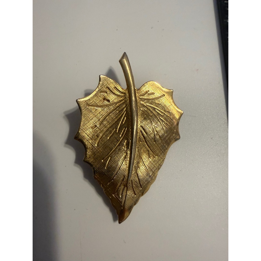 Gold Tone Textured Leaf Brooch Pin Botanical Nature Jewelry 2 Inch